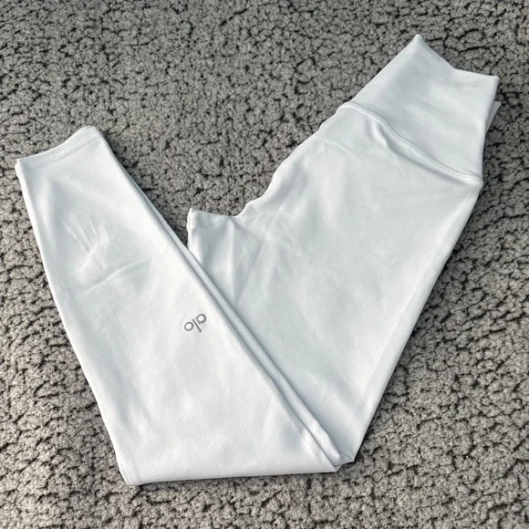 ALO Yoga Soft White Leggings - Picture 2 of 11